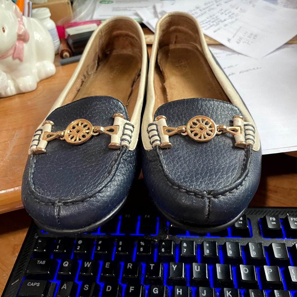 AEROSOLES NAVY WITH BEIGE TRIM FLATS GOOD CONDITION SIZE 9